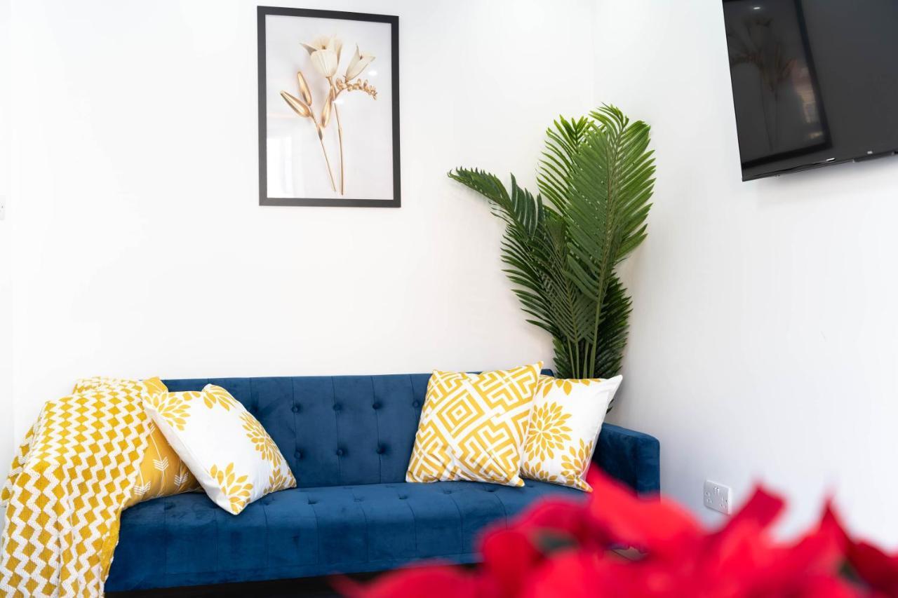 Holiday home Open Mind - 6 Luxury Bedrooms With Free Parking *